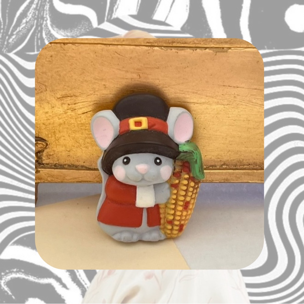 Vintage Hallmark Thanksgiving Mouse Brooch Pin